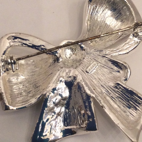 Roman silver tone and rhinestone bow brooch with black trim 2.5” - Picture 4 of 5